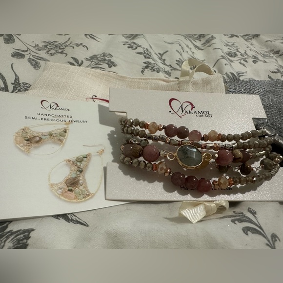 BUNDLE: Silver clutch and beaded multi-layer bracelet - Picture 2 of 9